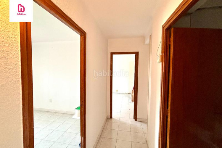 Piso  de 4 habitaciones con lavadero galería y balcón en Terrassa