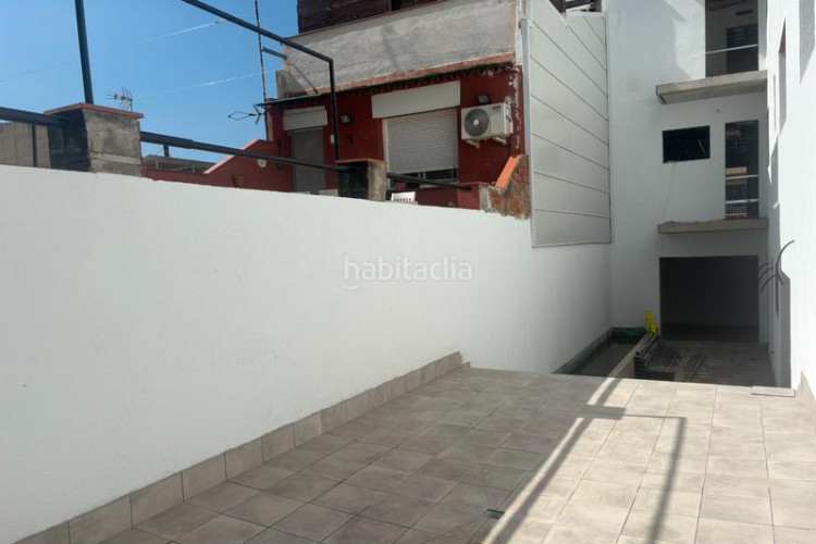 Piso planta baja de obra nueva con patio de 53 m2 junto rambla del pare alegre en Terrassa
