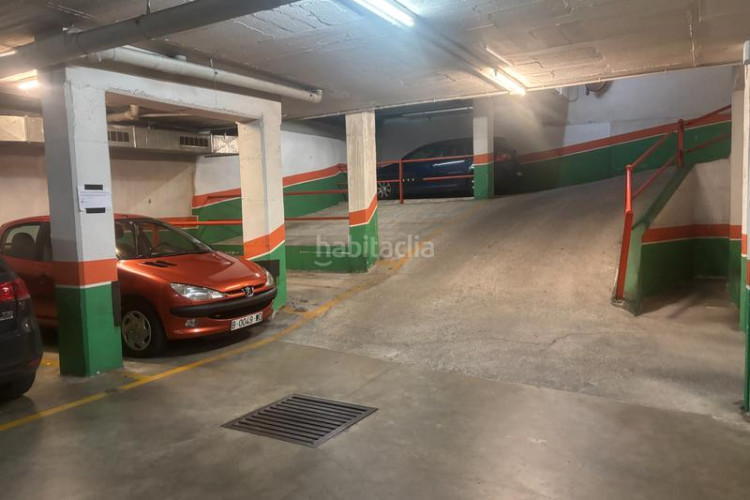 Dúplex impecable duplex en el corazón de pere parres a dos minutos del centro con parquing incluido en Terrassa