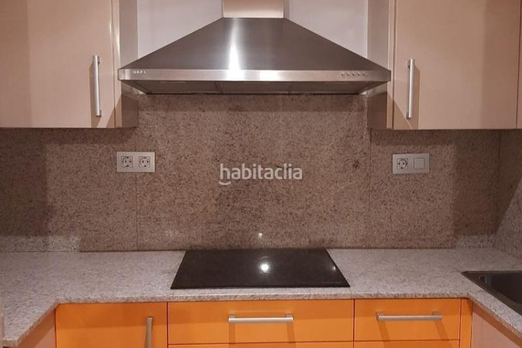 Piso acogedor piso de 1 dormitorio en venta, con cocina americana, terraza acristalada y parking. ideal para disfrutar de comodidad y e en Terrassa