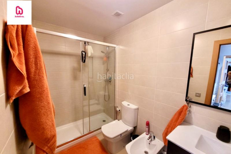 Piso  de 2 habitaciones para entrar a vivir con parking en Terrassa