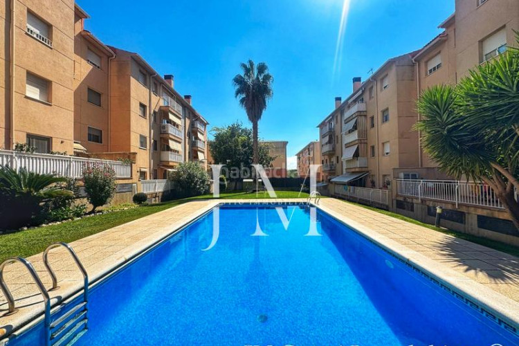 Piso oportunidad única: piso con piscina, parking y trastero en Terrassa