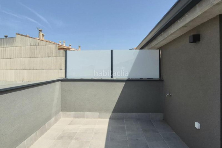 Dúplex duplex invertit obra nova de 160 m2 4 hab dobles i 4 terrasses al carrer transversal en Terrassa