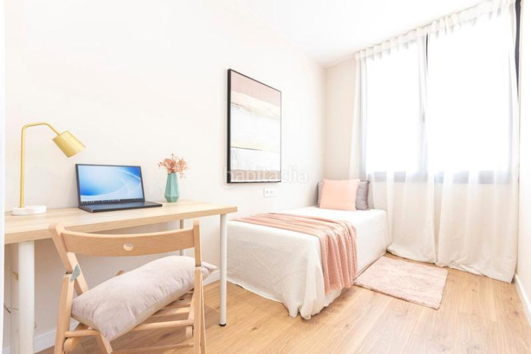 Piso precioso piso en inmejorable ubicación: vivienda esquinera con mucha luz: salón-comedor-cocina, 3 habitaciones, 2 baños, terraza.. en Terrassa