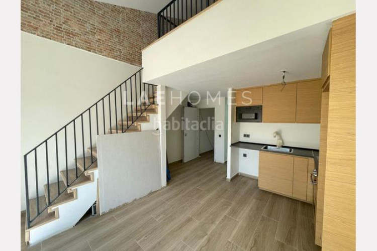 Dúplex  de obra nueva con terraza y buhardilla, a 10 min de fgc rambla en Terrassa