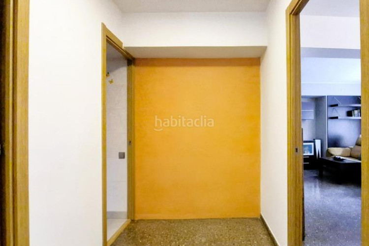 Piso cantoner de 115 m2 i 4 hab al carrer faraday a 100 metres de la plaça del progres en Terrassa