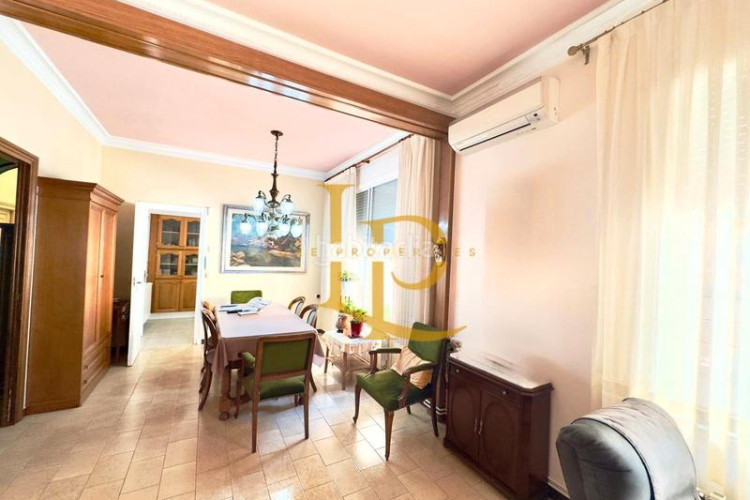 Casa adosada preciosa casa con terraza y garaje en una zona privilegiada en Terrassa