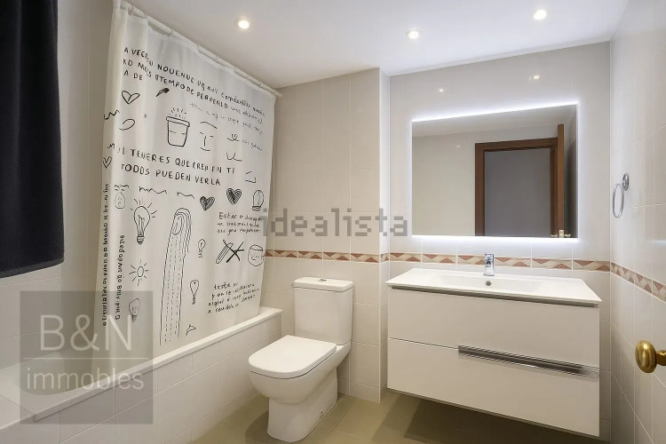 En exclusiva: planta baja con alma de hogar, gran terraza y parking en un entorno tranquilo rodeado