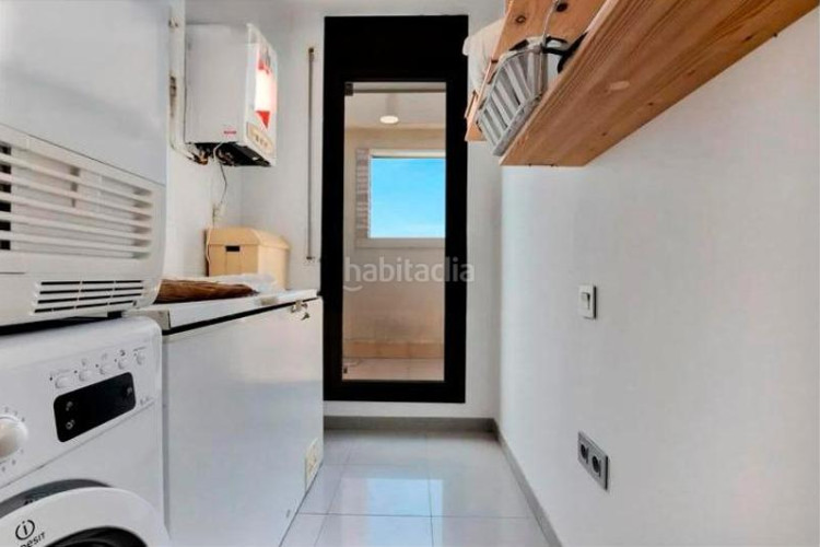 Dúplex en carrer de miquel vives 5 exclusivo duplex: salón-comedor, cocina, 4 habitaciones, 3 baños, terraza, pk y trastero en Terrassa