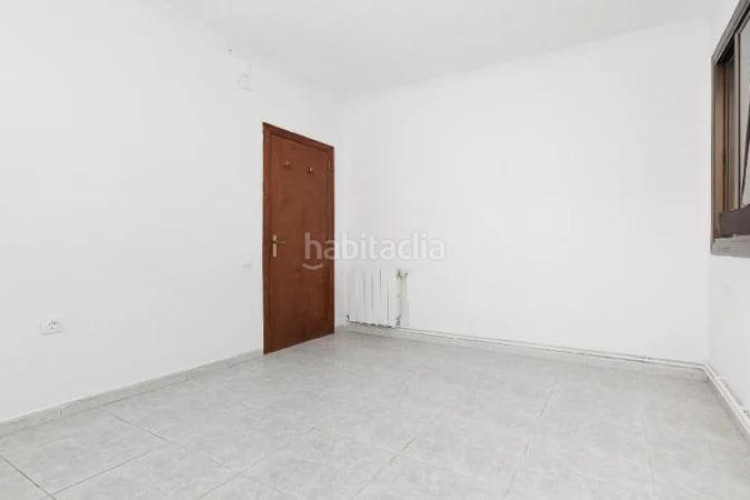 Piso (barcelona). "okupado" (no se puede visitar ni hipotecar). en Terrassa