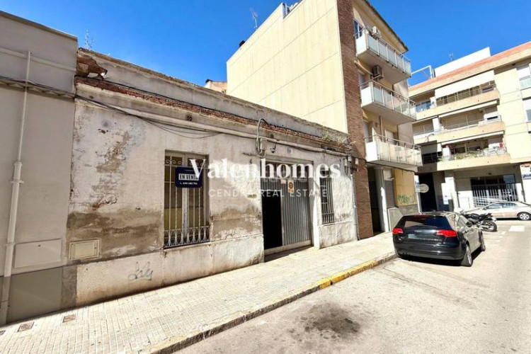 Casa planta baja de doble fachada con gran potencial en Terrassa