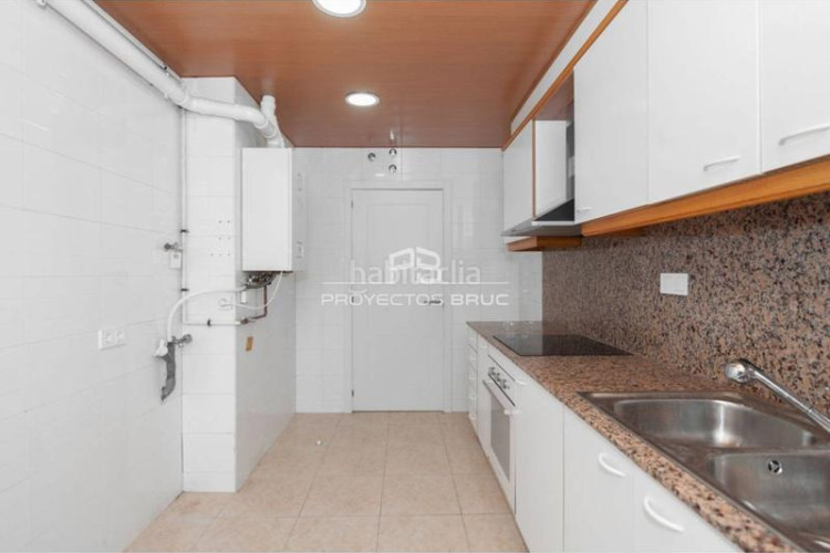 Piso  de 3 dormitorios en venta infórmese en Terrassa