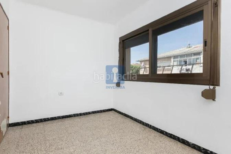 Piso inmueble ilegalmente okupado situado en la calle guadiana 2, 42, , barcelona en Terrassa