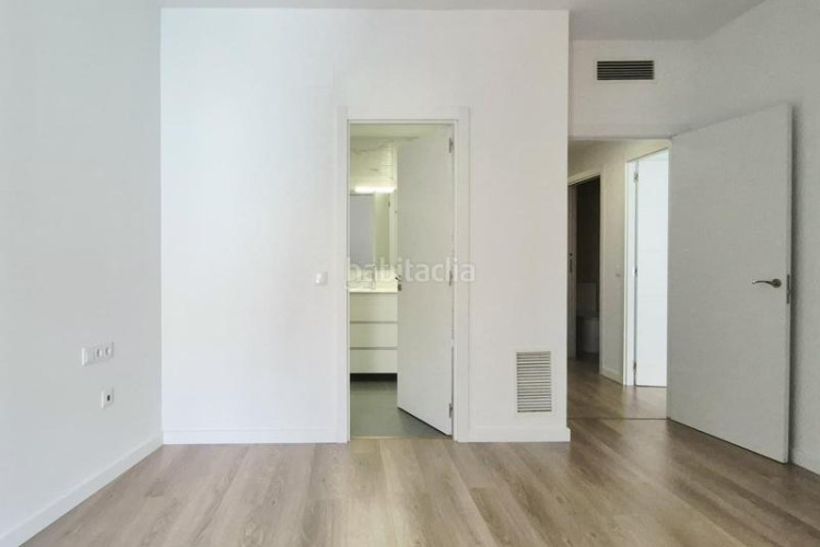 Dúplex duplex invertit obra nova de 160 m2 4 hab dobles i 4 terrasses al carrer transversal en Terrassa