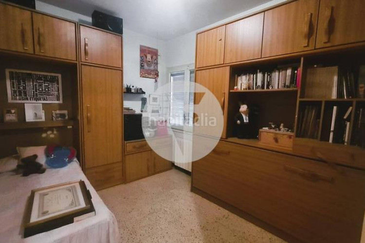 Piso amplio piso de 130 m con grandes posibilidades junto a plaza cataluña en Terrassa