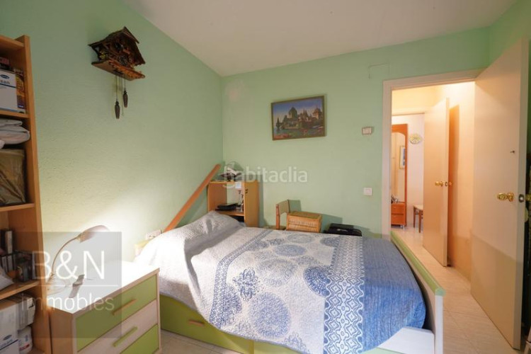 Piso un hogar de tres habitaciones, balcón, plaza de parking y trastero en Terrassa