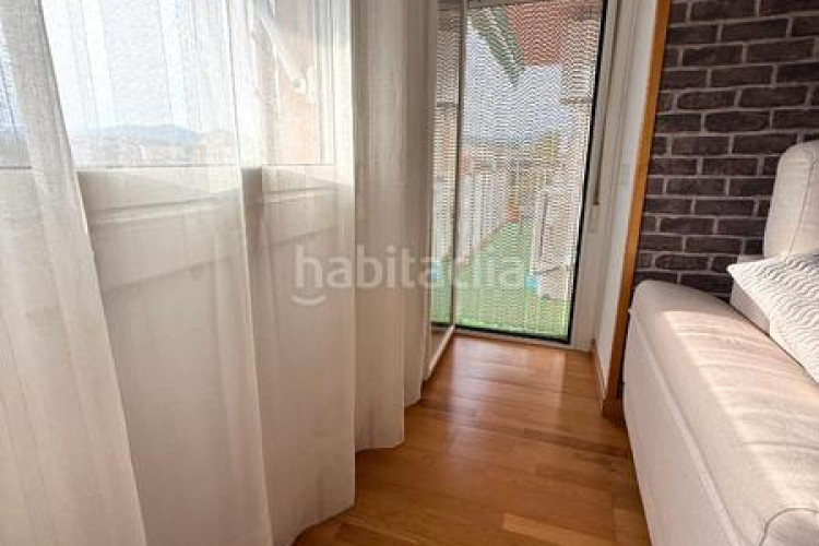 Piso zona de Ca n'Aurell. piso de 4habs. + 2lav. + balcón en angel sallent en Terrassa
