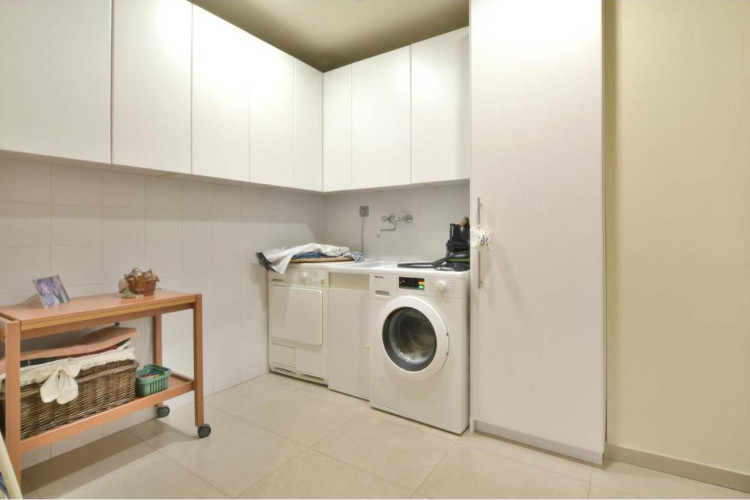 Poetessa Caparu00E0, Sant Pere Nord