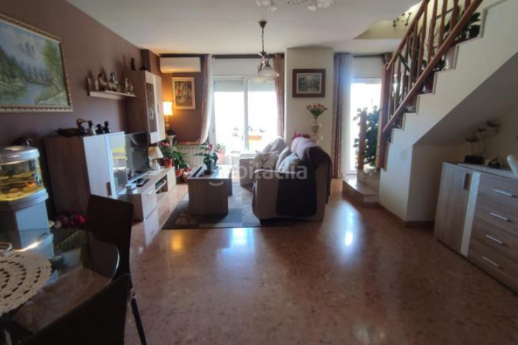 Dúplex  seminuevo con terraza, parking y trastero incluido en Terrassa
