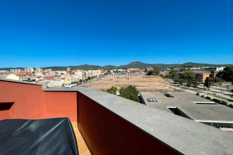 Dúplex zona de Sant Pere Nord. dúplex de 3habs. + estudio + 3lav. + terraza + balcón en Terrassa