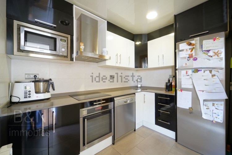 Un hogar reformado, con doble salida exterior y solo un vecino.