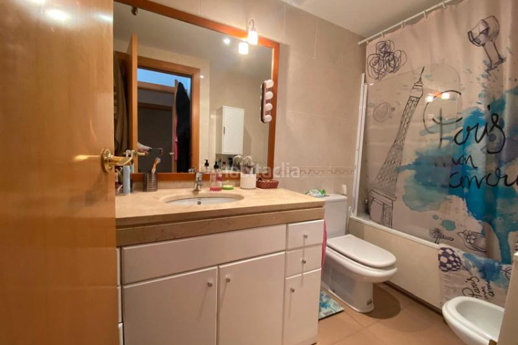 Piso zona de siglo xx. piso de 2habs + 1lav + trastero + pk opcional en Terrassa