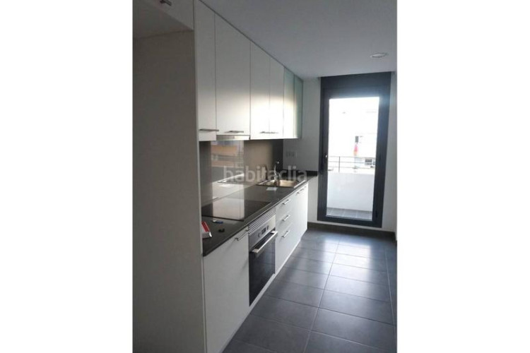 Piso fantastico piso de 2 habitaciones con pk trastero con piscina comunitaria en Terrassa