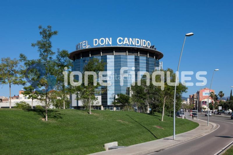 Casa adosada ione finques ofrece en Les Arenes - La Grípia - Can Montllor Terrassa