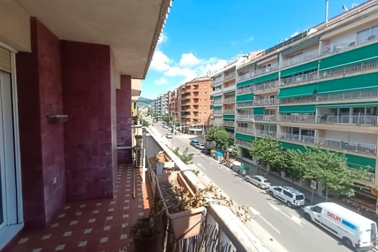 Piso zona de Can Boada. piso de 4habs. + 2lav. + balcó. necessita reforma en Terrassa