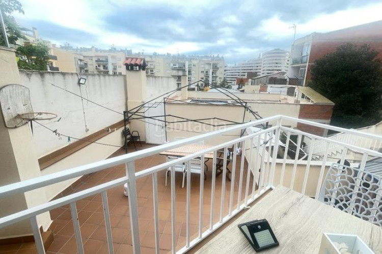 Piso pis amb , pàrquing, traster i piscina comunitària en Terrassa