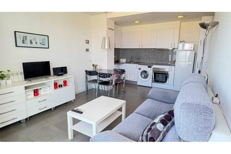 Piso  en venta con balcón a pie de comedor, parking y trastero, listo para entrar a vivir! en Terrassa