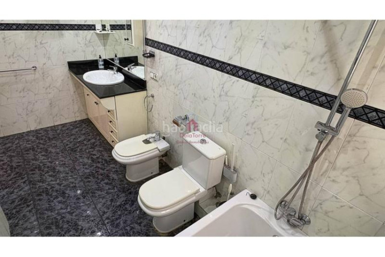 Ático  en venta tocando avda. jaume 1 de 105m construidos con salida a terraza de 18m a pie de comedor. en Terrassa