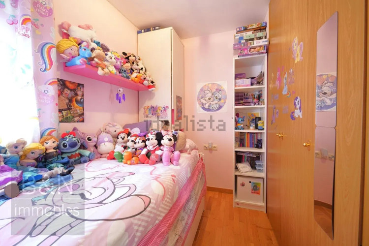 ¡Te vas a enamorar de su carácter! Amplio, luminoso, con zona comunitaria, párquing y trastero.