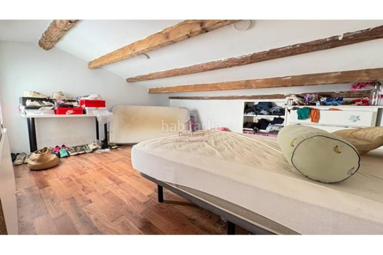 Casa pareada casa en en venta ca naurell de 210m construidos con salida a patio, dos terrazas y garaje. en Terrassa