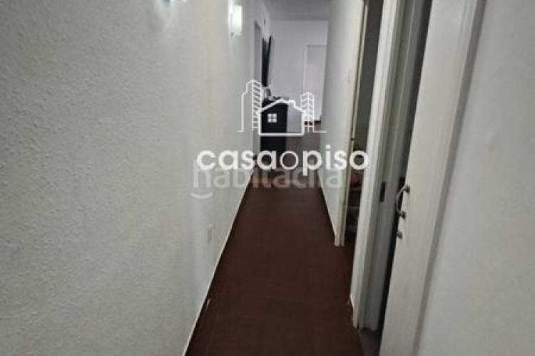 Piso  reformado en La Cogullada 3 dormitorios, 1 baño, todo exterior, cocina individual, con dos balcones uno de 6m y otro de 4m y en Terrassa