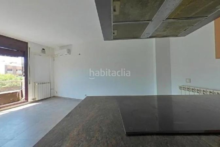 Piso (barcelona). "okupado" (no se puede visitar ni hipotecar). en Terrassa