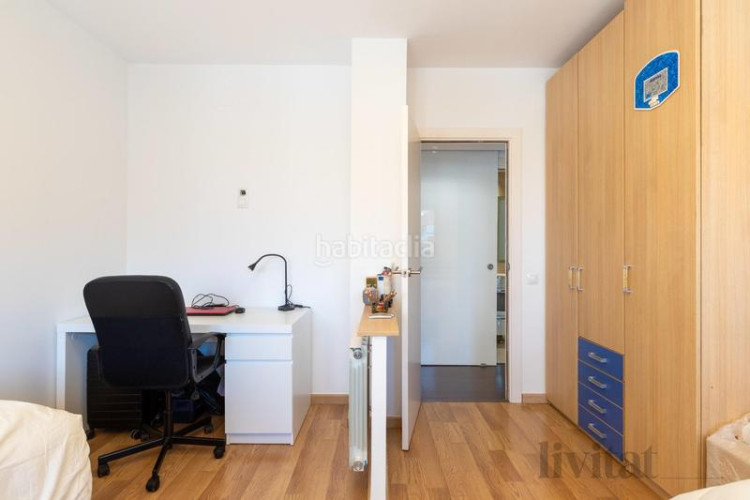 Piso en edison piso con piscina, parking y trastero en Terrassa