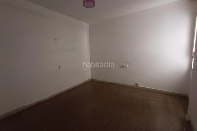 Piso zona de Can Boada. piso de 4habs. + 2lav. + balcó. necessita reforma en Terrassa
