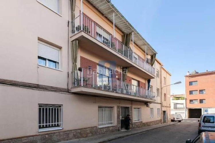 Piso inmueble ilegalmente okupado situado en la calle azorin 4, bajos 1, , barcelona en Terrassa