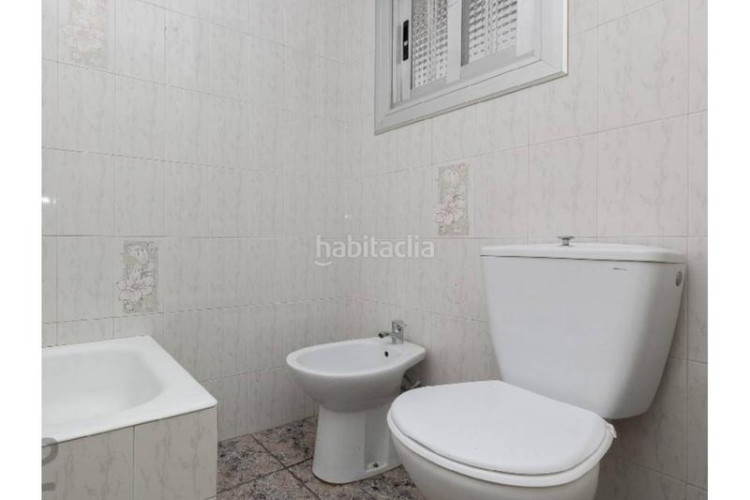 Casa Roc Blanc casa okupada en Roc Blanc Terrassa