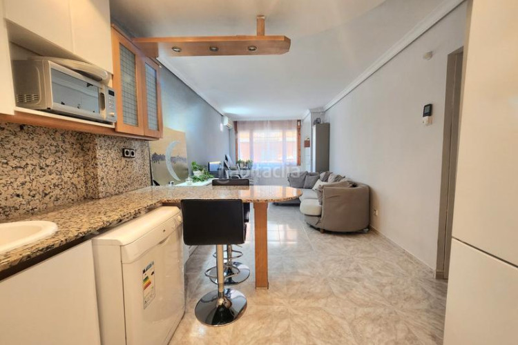 Piso con entrada independiente, terraza y parking en Terrassa
