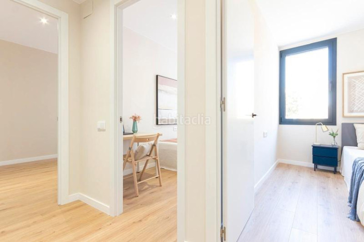 Piso precioso piso en inmejorable ubicación: vivienda esquinera con mucha luz: salón-comedor-cocina, 3 habitaciones, 2 baños, terraza.. en Terrassa
