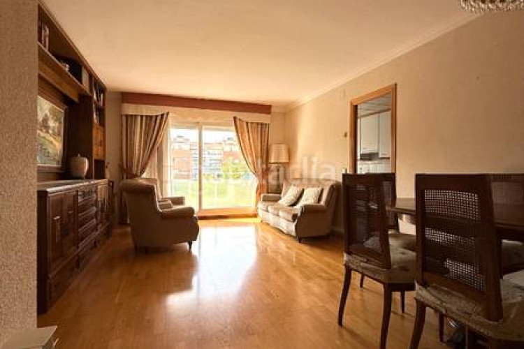 Dúplex ático dúplex, 4 habs.+ 3 wc, ascensor, parking y 2 terrazas. en Terrassa
