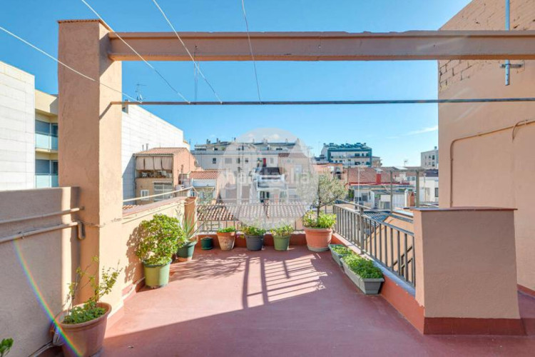 Casa exclusiva casa de tres plantas y un estudio a tan solo 5 minutos del centro en Terrassa