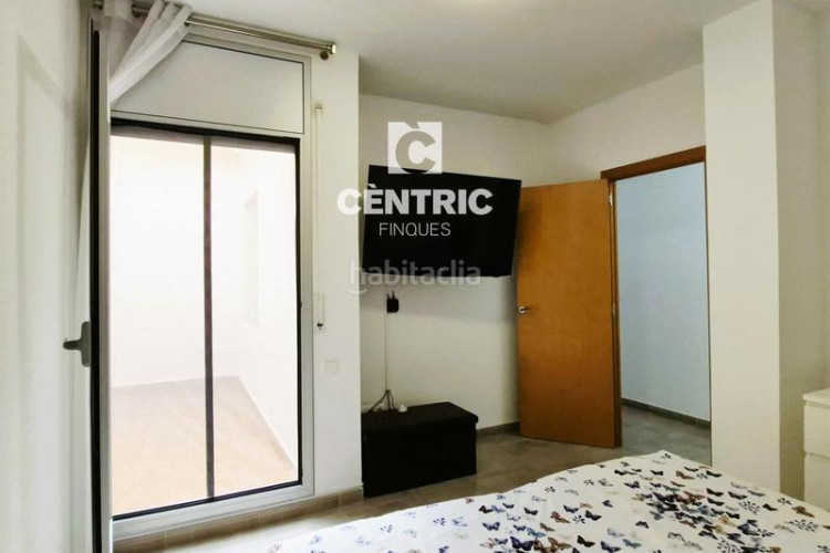 Piso planta baja seminueva de 3 hab con patio 60 m2 sur en francesc macia en Terrassa