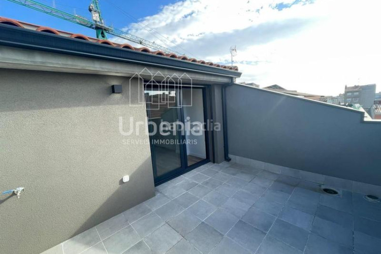 Dúplex duplex tercera planta, 4 habitaciones y con terrazas en Terrassa