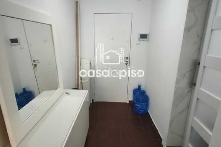 Piso  reformado en La Cogullada 3 dormitorios, 1 baño, todo exterior, cocina individual, con dos balcones uno de 6m y otro de 4m y en Terrassa