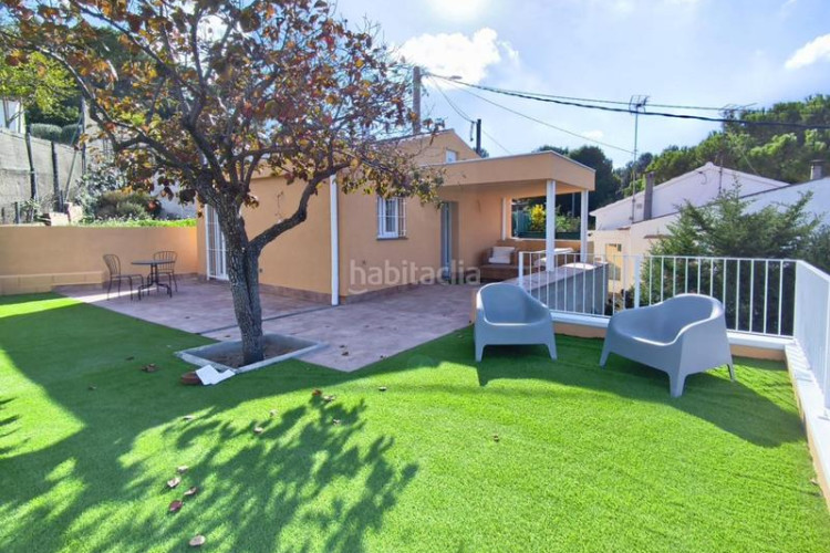 Casa acollidora casa a quatre vents situada en una zona privilegiada amb vistes espectaculars i a només 3 minuts . en Terrassa