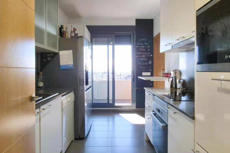 Piso edifici residencial blau cel de 3 hab con terraza 12 m2 sur 2 piscinas, gimnasio, conserjeria y mas en Terrassa