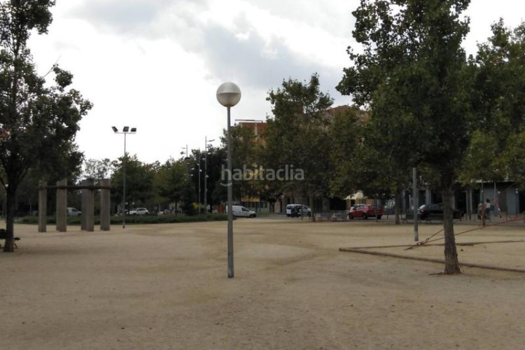 Piso gran piso en el barrio de sant pedro, 4 habitaciones. entrega inmediata en Terrassa